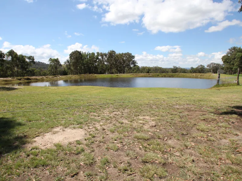 Shed with dam views!!
