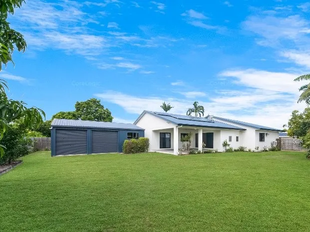 INCREDIBLE FAMILY LIVING - QUIET COURT