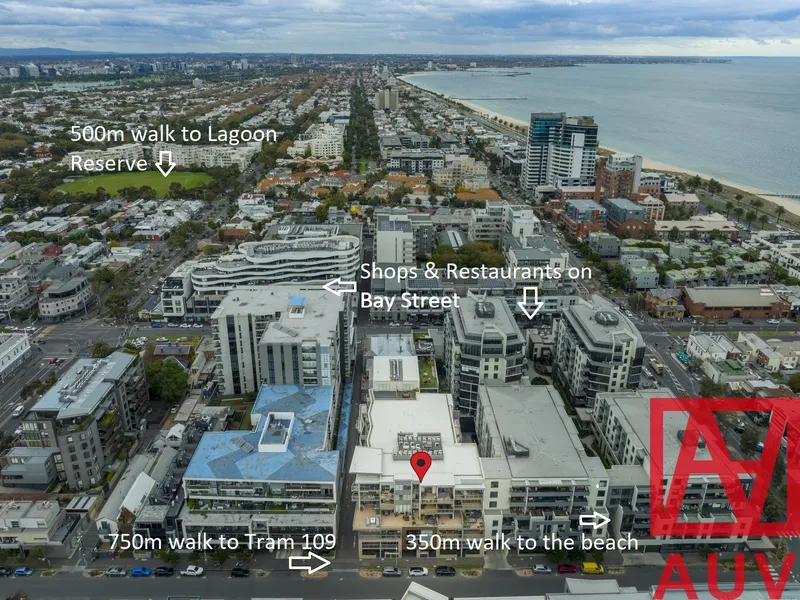 City View, Bay View and 350m walk to the Beach !