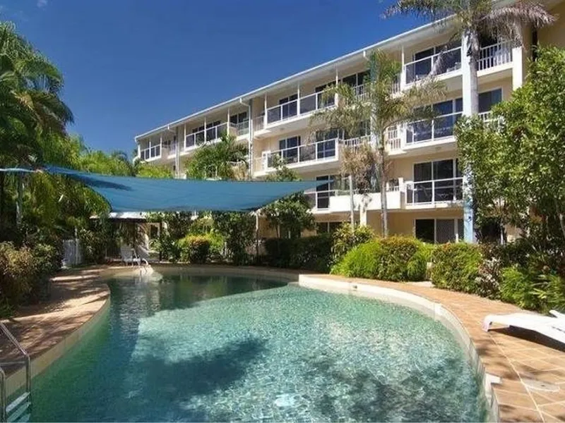 PRICED TO SELL IN PALM COVE -  A SHORT STROLL TO THE BEACH, CAFES AND MORE!