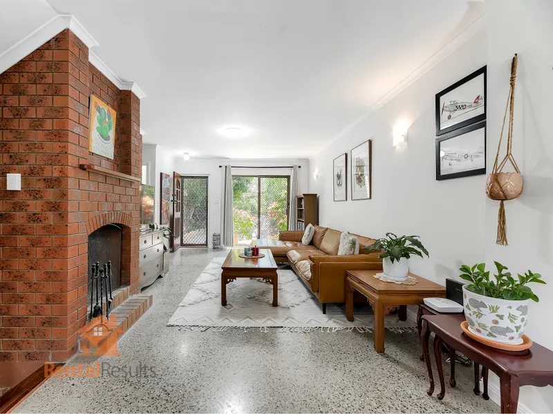 4-minute Walk to UQ, Modern Spacious Townhouse