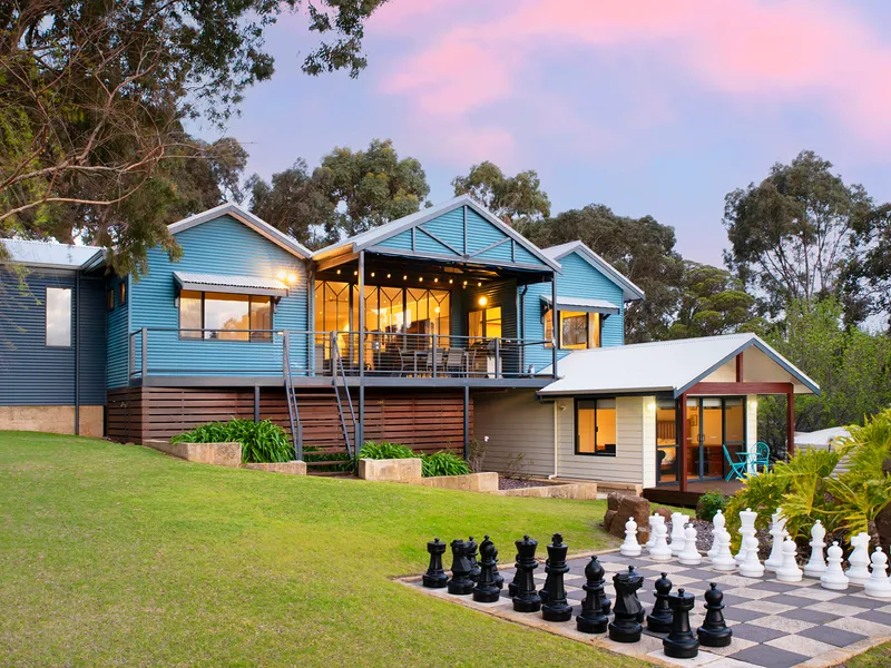 Character Country Retreat on Picturesque Block With Ocean Views