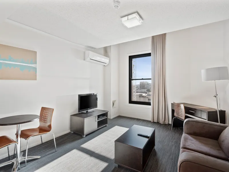 WATCH YOUR LIFESTYLE TAKE OFF IN THIS LOFT!