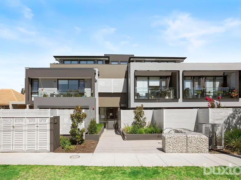 Stunning Ground Floor, 2 Bedroom, 2 Bathroom Apartment!