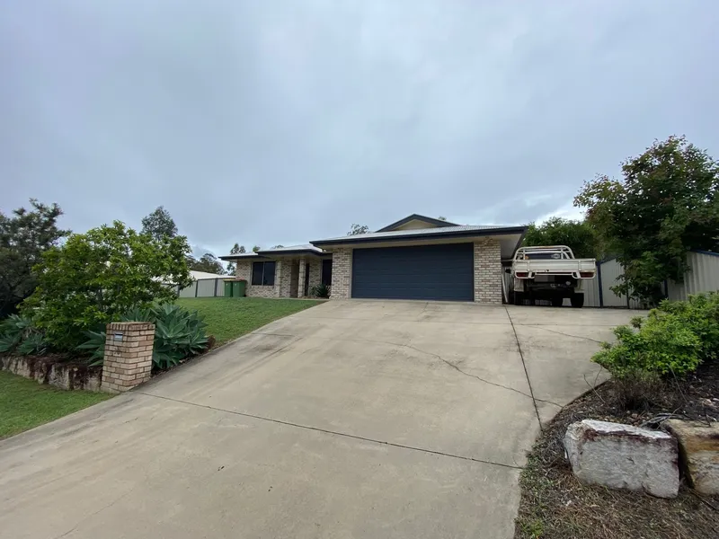 ANYONE FOR GOLF - AMAZING HOME BACKING ONTO GATTON GOLF COURSE