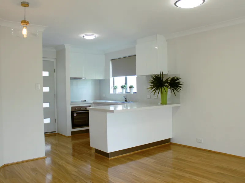 ** GORGEOUS BOUTIQUE HOME ON THE PARK/SWAN RIVER **