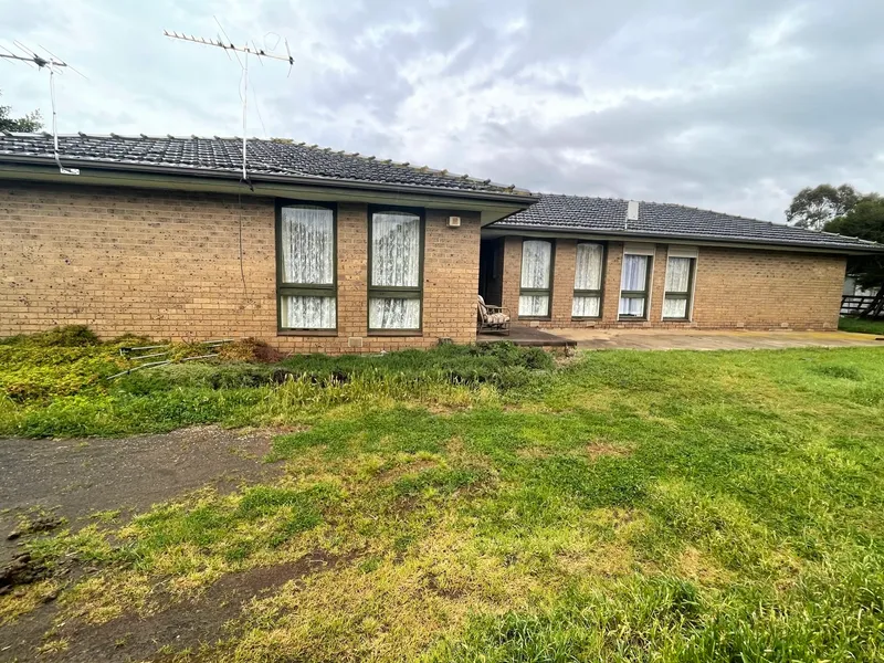 Prime Position Home on Large Land