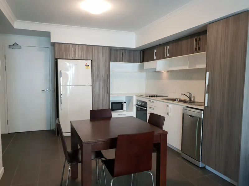 Modern & secure furnished unit - Close to JCU & Hospital