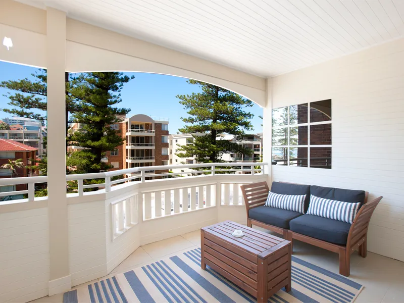 Modern unit a stone's throw from the beach!