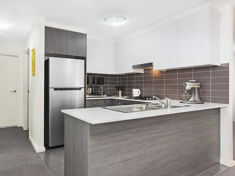 North facing apartment in ultra-convenient locale