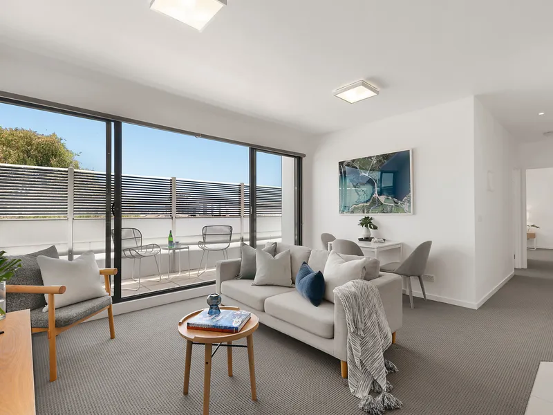 Sophisticated and Simple, City-fringe Living