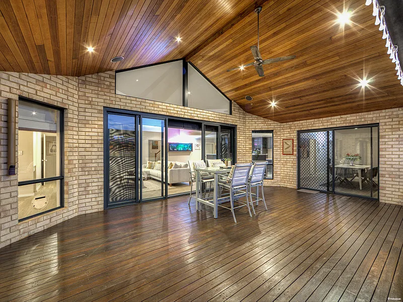 UNDER OFFER BY GLEN NEWLAND!
