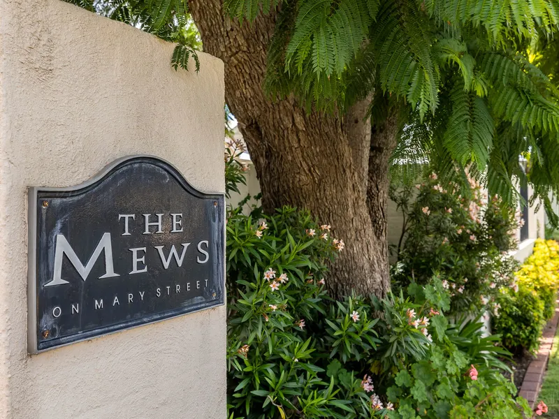 EAST TOOWOOMBA TOWNHOUSE IN 'THE MEWS'