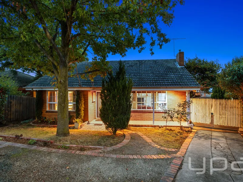 QUIET COURT SETTING. PRIME, CENTRAL LOCATION!