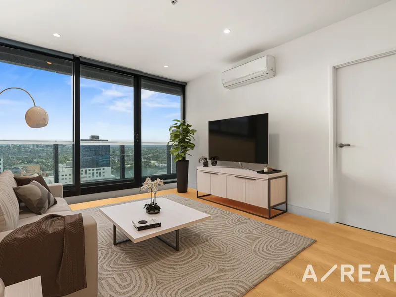 Spacious Unit with Spectacular City Views!