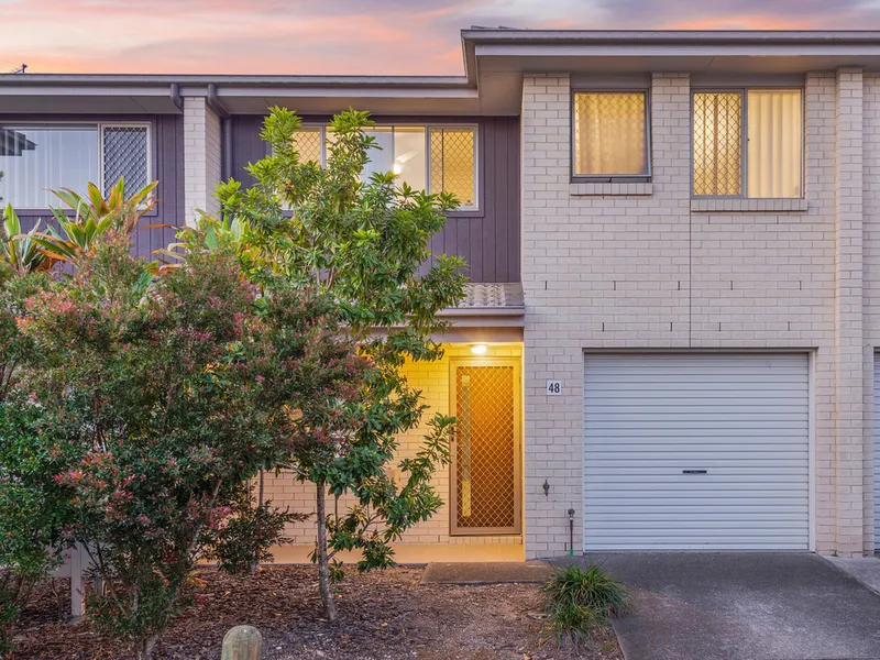 LOW-STRESS MODERN LIFESTYLE OR SUPERB INVESTMENT!