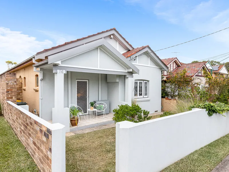 Exquisite Fusion Of Modern Elegance & Nostalgic Charm