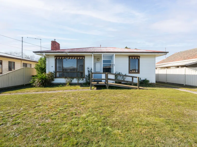 2- Bedroom Home In Wendouree!