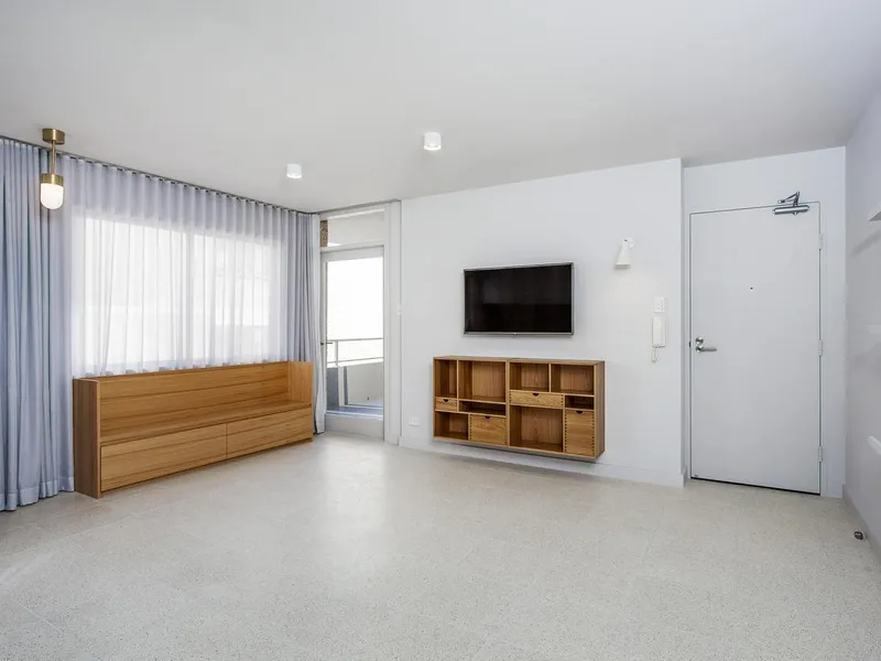 Furnished Harbourfront Unit