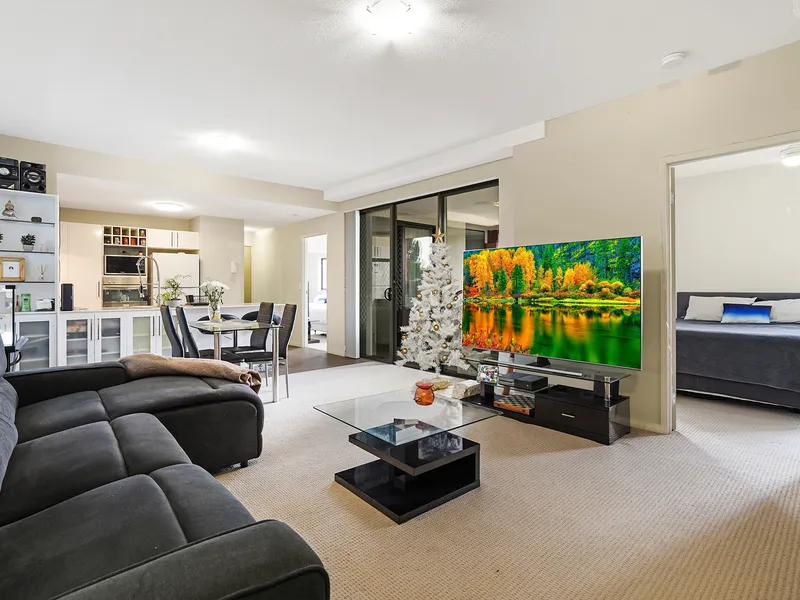 Immaculate 2 bedroom Apartment Close to CBD