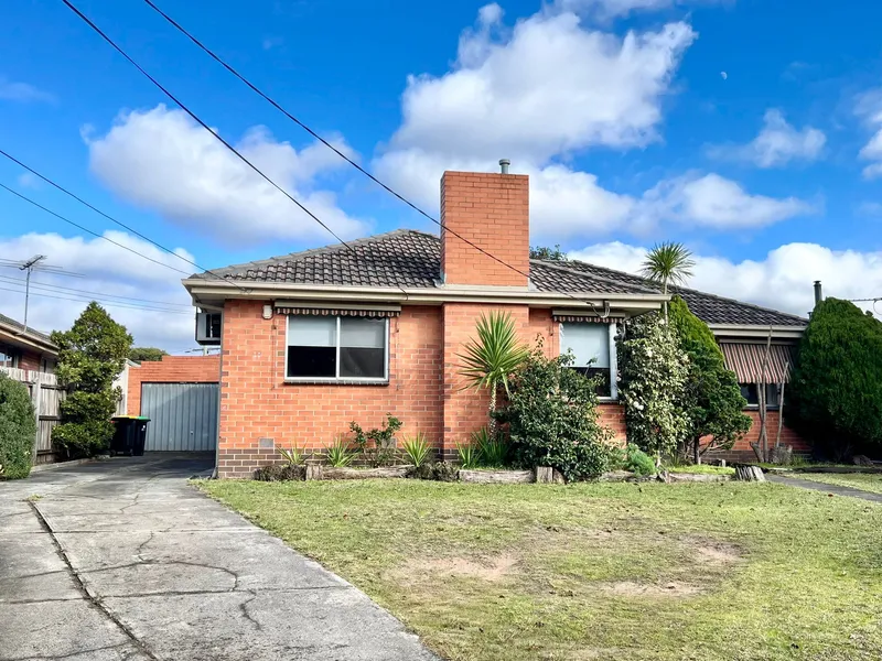 Excellent 3 bedroom home freshly painted!