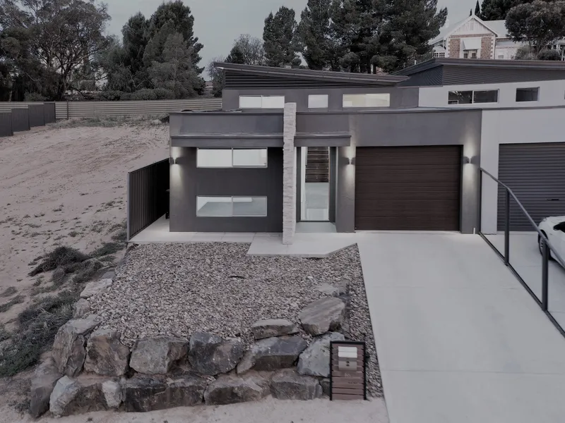 Executive Living in the Heart of Loxton