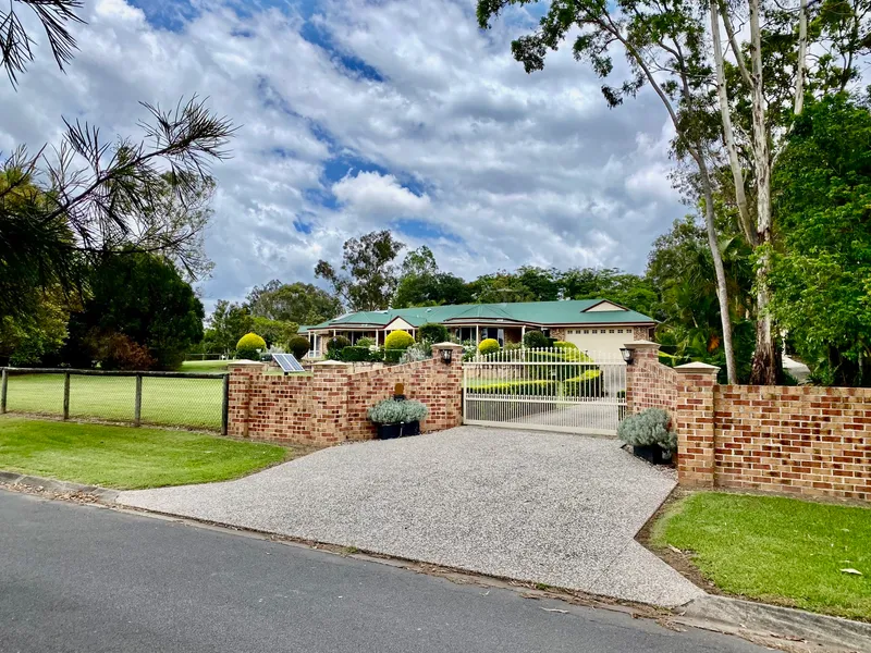 Acreage living with huge house