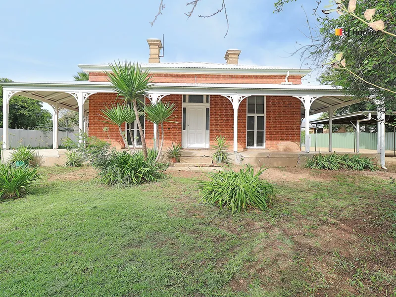 The Mount Austin Homestead (Circa 1900)
