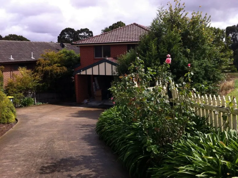 Townhouse In Enviable Locale!