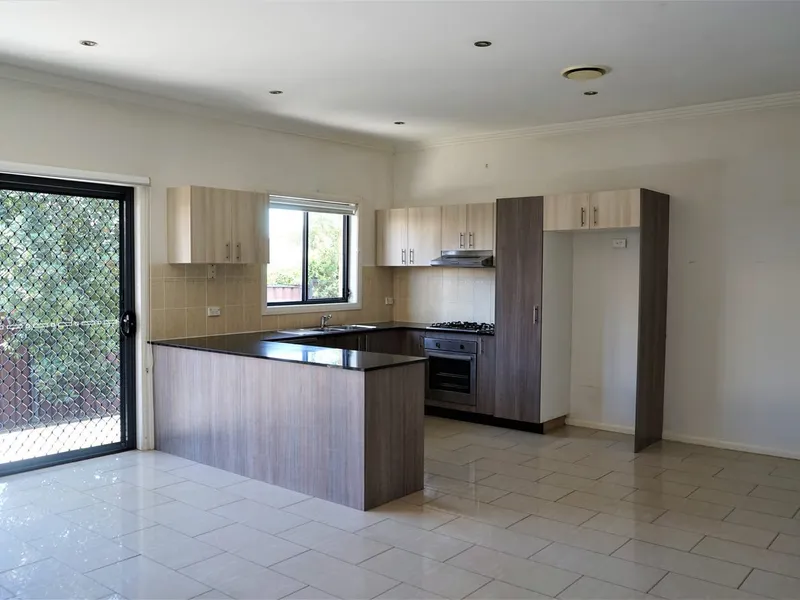 Stylish renovated spacious villa in Prime Location of Girraween
