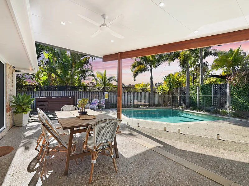 PICTURE PERFECT FAMILY HOME IN THE SOUGHT AFTER GLENWOOD PARK ESTATE