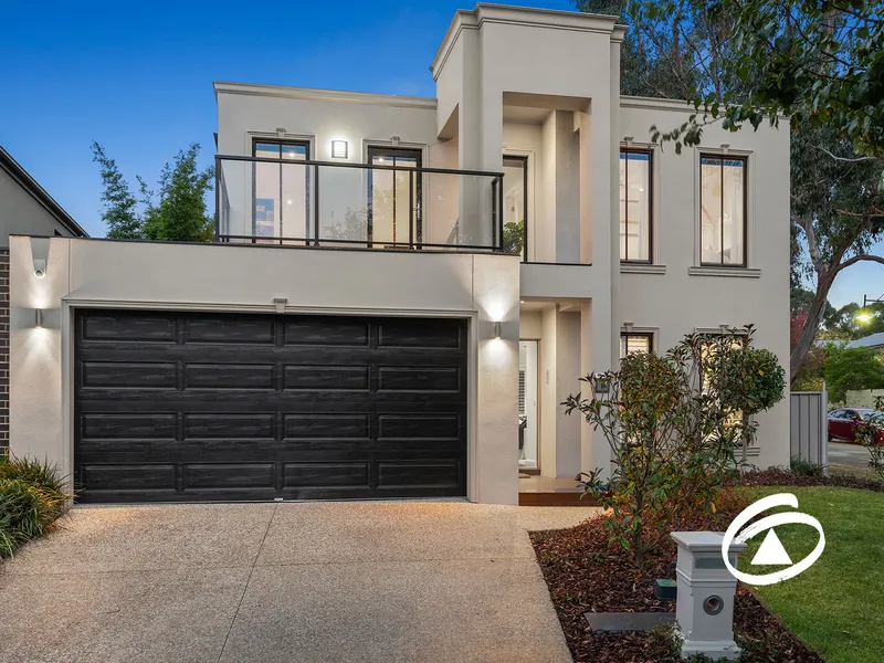 TRULY UNIQUE CONTEMPORARY HOME PERFECTLY 'IN SYNC' WITH TODAY'S RELAXED LIFESTYLE