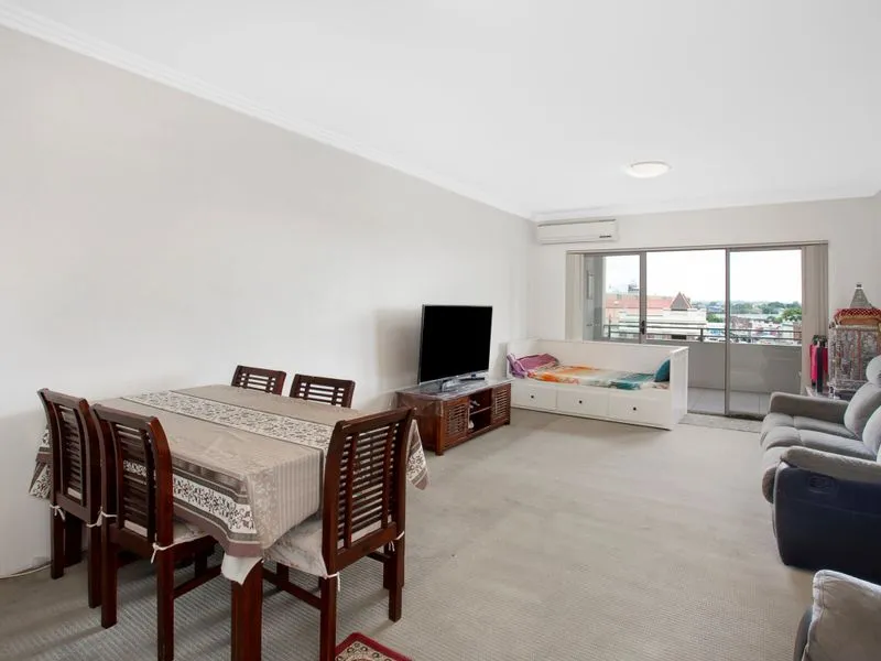 UNDER OFFER, OPEN FOR INSPECTION CANCELLED.   CALLING ALL FIRST HOME BUYERS, NOW IS THE TIME, REALISTIC PRICE!