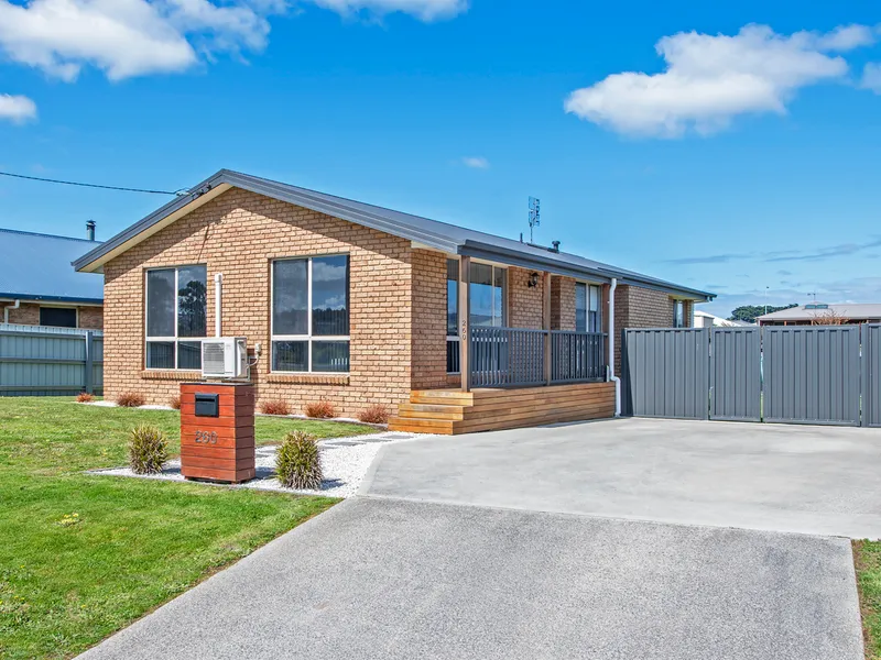 Comfortable three bedroom home close to Town centre