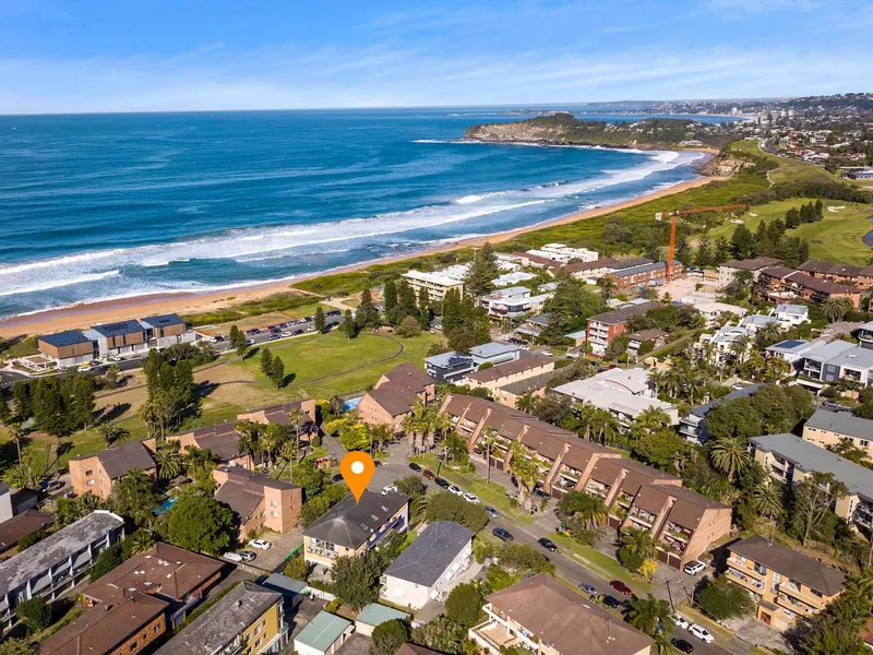 Sunny Beachside Town House