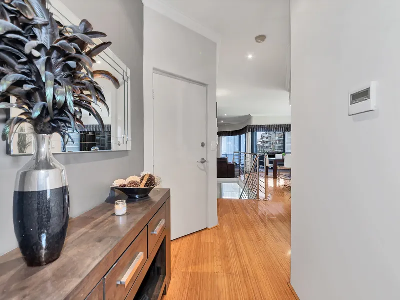 Space and Sophistication - Impressive Ground Level  Penthouse in Prime Position