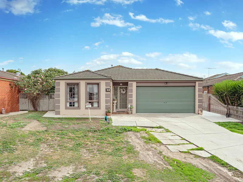 5 Bedrooms/1.5KM to Roxburgh Park Village!