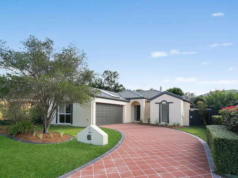 Discover easy-care excellence in a premium Elanora pocket