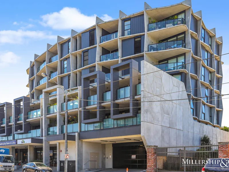 Light-filled 1 Bedroom Apartment In Prime Thornbury Location!