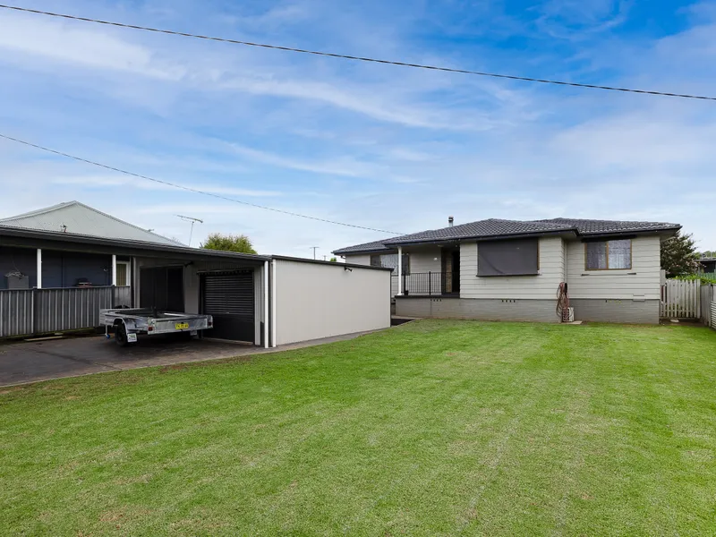 Spacious Extended Family Living 3 bed Home plus Approved Flat with its own entrance.
