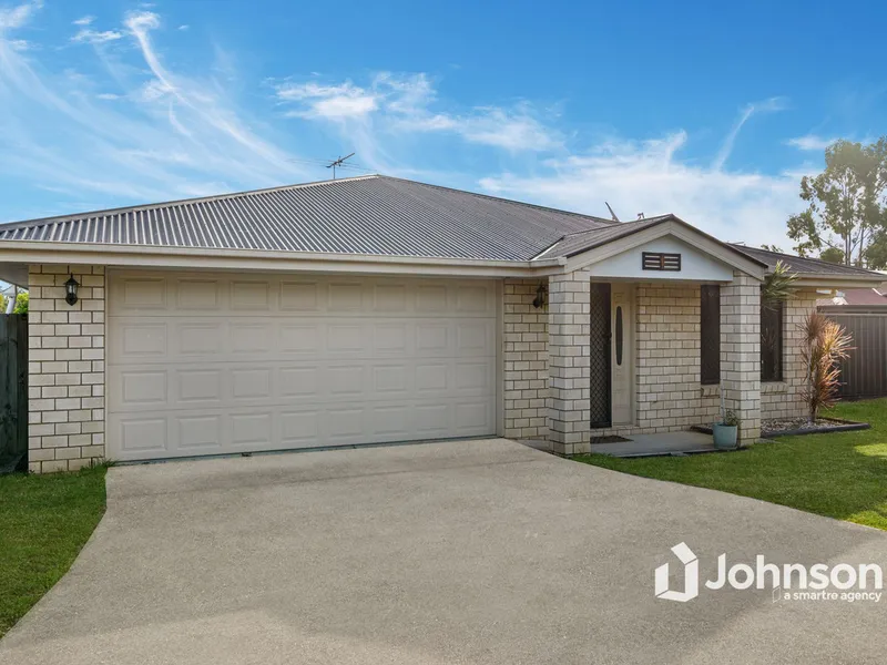 LARGE FAMILY HOME WITH POOL