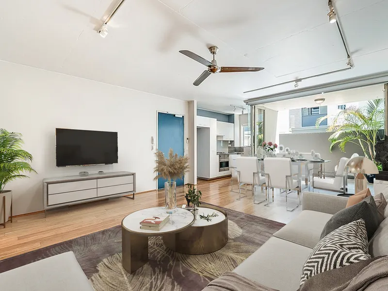 Centrally Located, Large Apartment 
