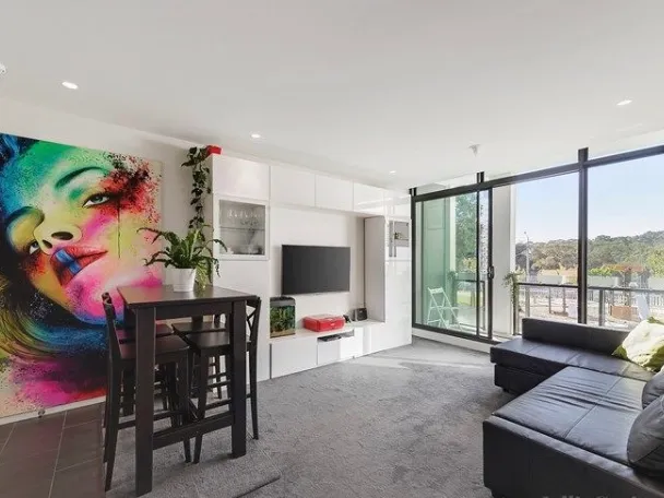Great location and overlooking park!