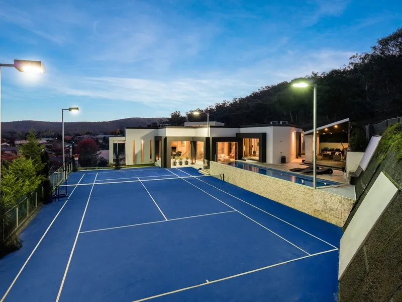 LUXURY & SOPHISTICATION AT IT'S FINEST