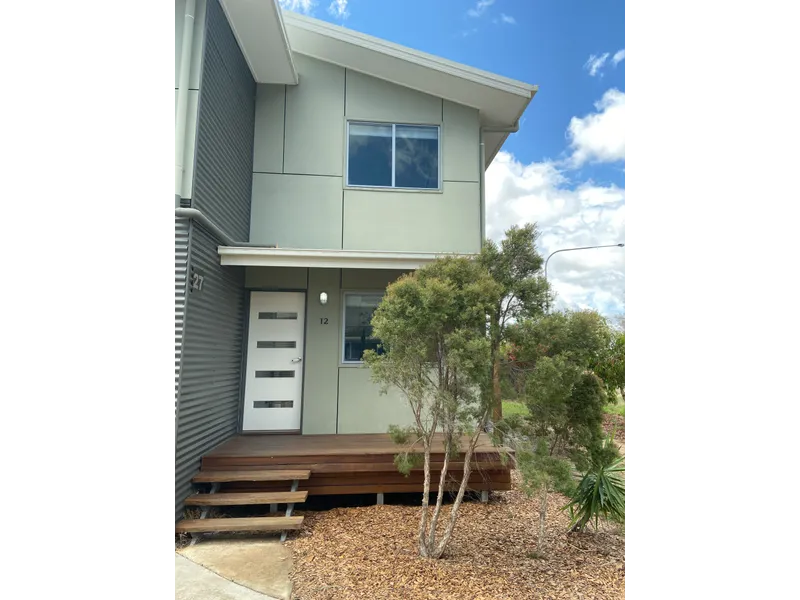 Highly sought after Daisy Street Unit - Available January