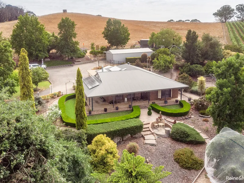 Large Family home, Solar, quality bore, beautiful garden and grounds...