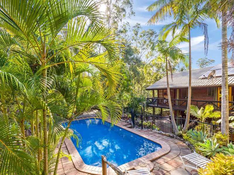 UNIQUE TREEHOUSE RETREAT 