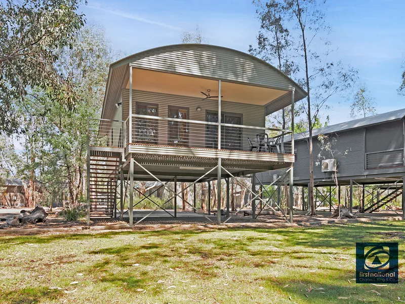 Villa with superb Murray River Frontage