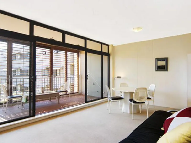 CONVENIENT ONE BEDROOM IN NEWTOWN