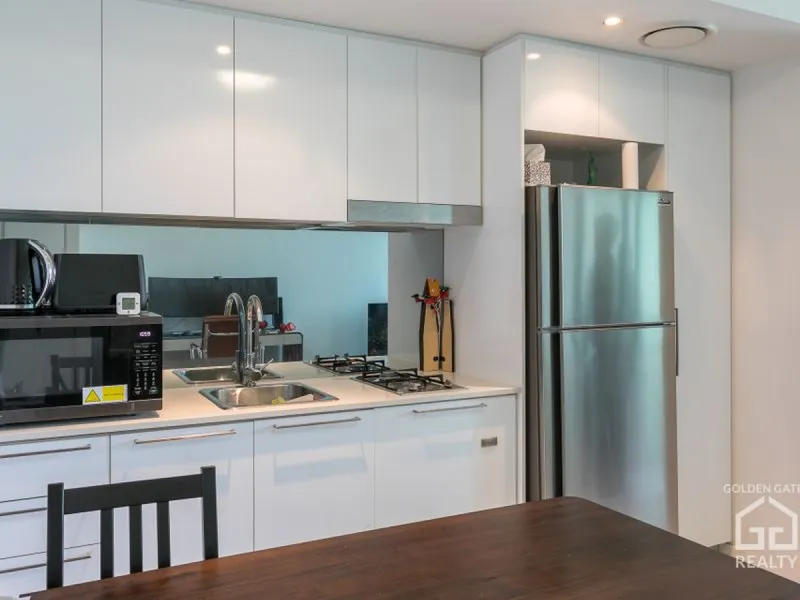 Contemporary and beautiful apartment that ticks all the boxes.